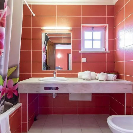 In Close To Olhos De Agua Holiday home *